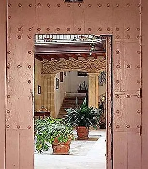 Casa Palacio De Leones *