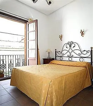 Casa Palacio De Leones *