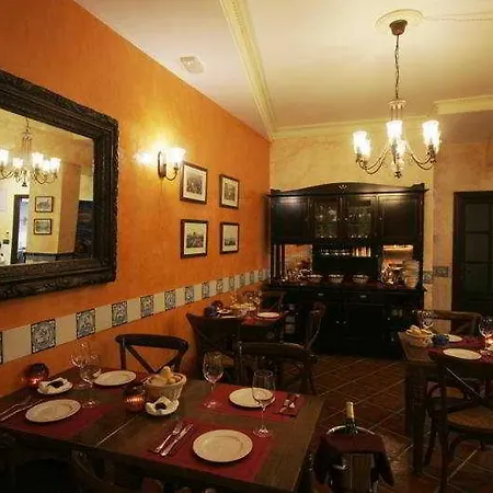 Casa Palacio De Leones